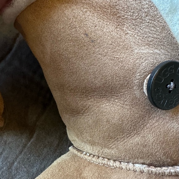 UGG Bailey Button Boots, Size 7 - Picture 7 of 7